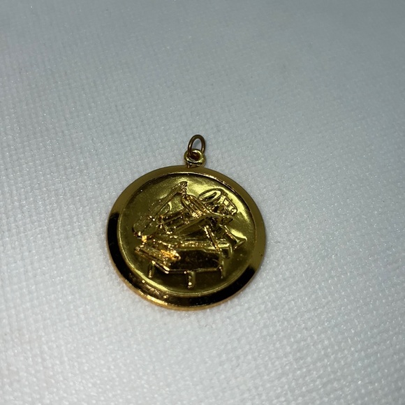 MUSICAL INSTRUMENT PENDANT CHARM GOLD TONE, PIANO, VIOLIN, SAXOPHONE, NOTE - Picture 4 of 9